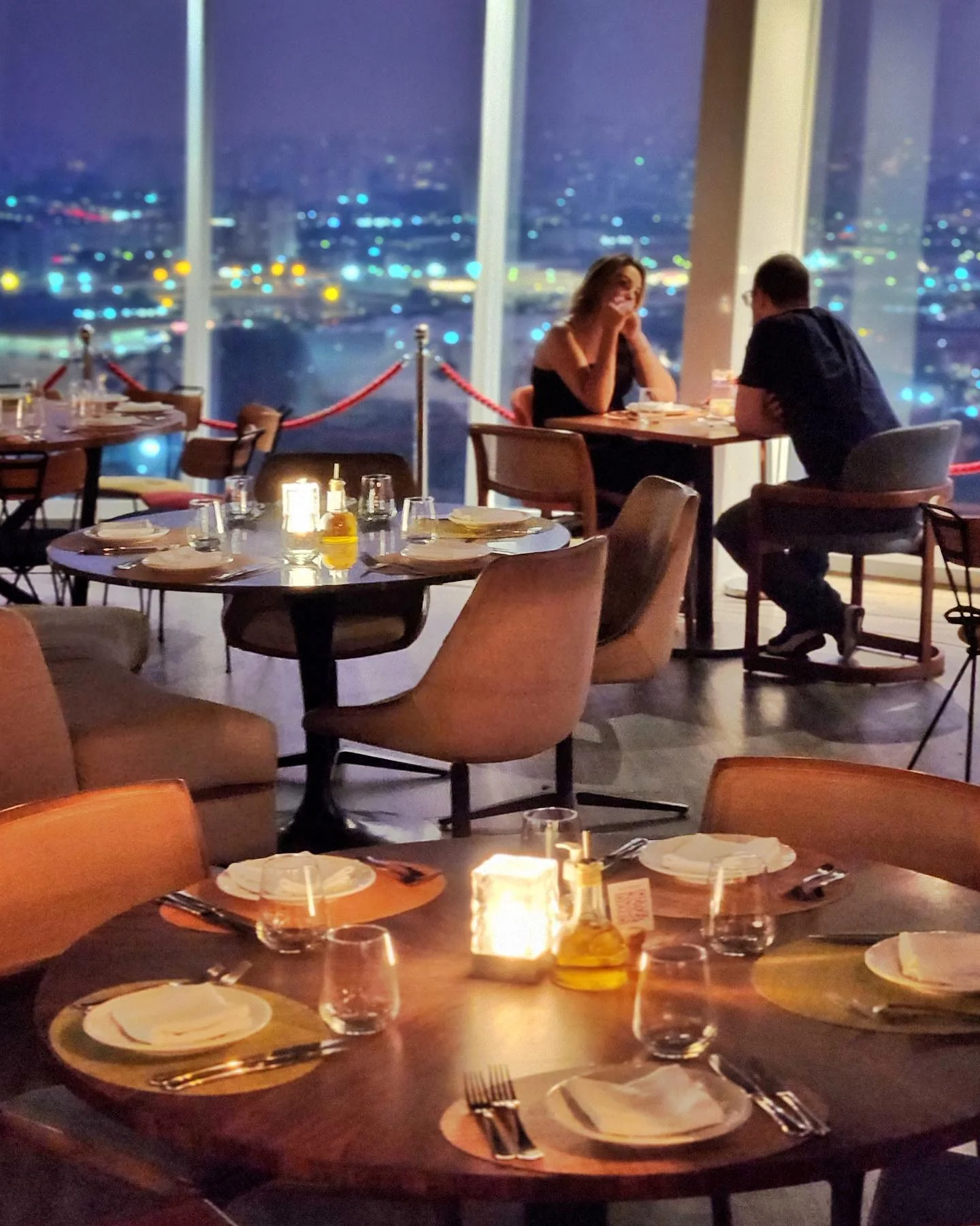 Jantar no salão panorâmico do Lassù
